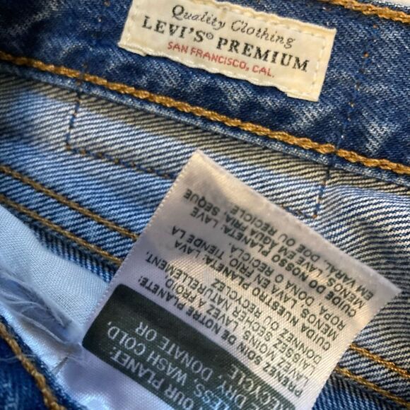 Women’s Levi’s High rise jean shorts Size 30 - Picture 3 of 4